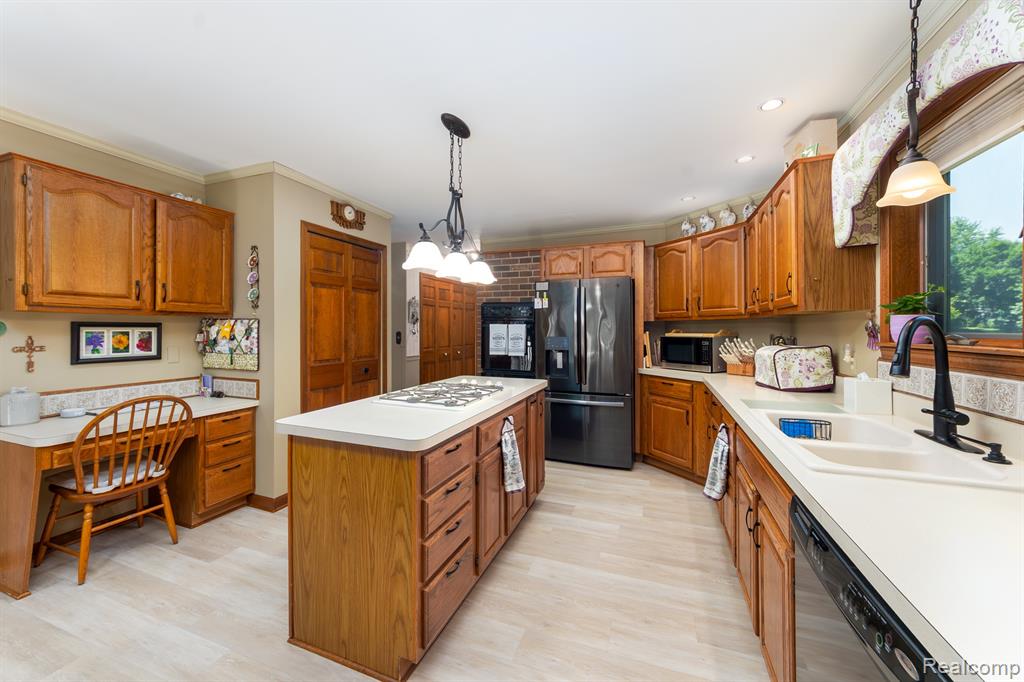 6939 West Ridge Drive, Brighton, MI 48116 — Photo 27