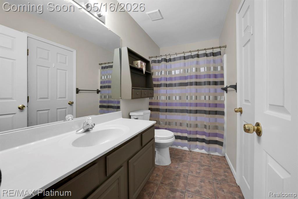 5043 Oak Bluff Court, Howell, MI 48843 — Photo 21