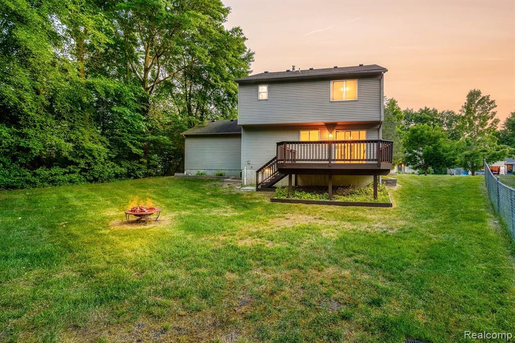 526 COVE VIEW Drive, Waterford, MI 48327 — Photo 4
