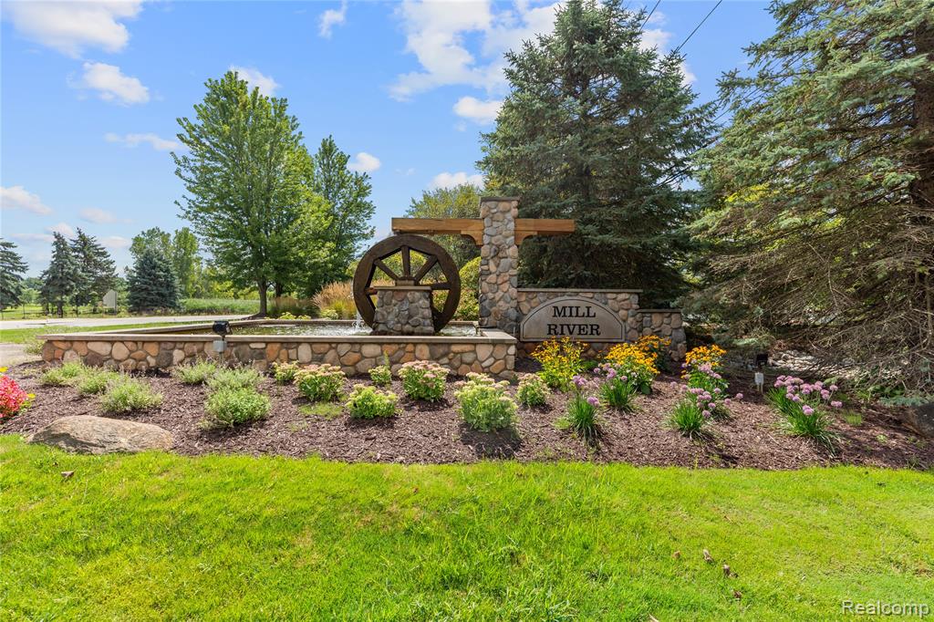 28547 Oakmonte Circle E, New Hudson, MI 48165 — Photo 53