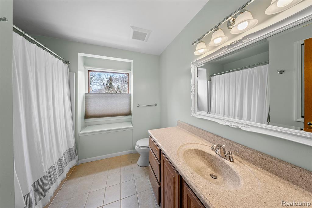 9415 Lakewood Drive, Grosse Ile, MI 48138 — Photo 34