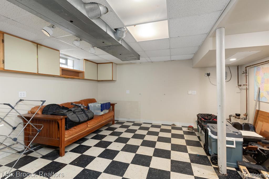 831 W OAKRIDGE Street, Ferndale, MI 48220 — Photo 33