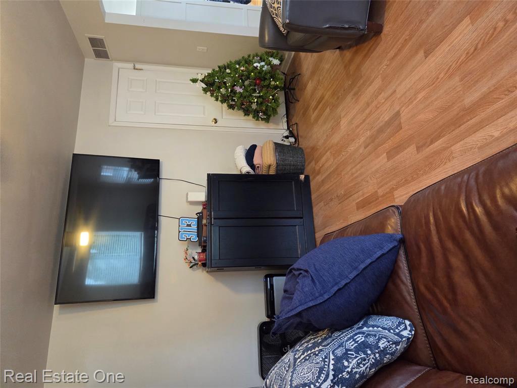733 Luna Court, Lake Orion, MI 48362 — Photo 8