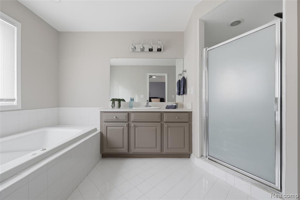 48274 Beacon Square Drive, Macomb, MI 48044 — Photo 29