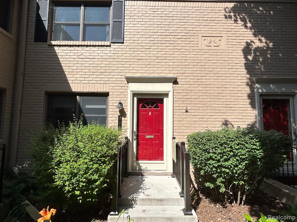 719 N ETON Street, Birmingham, MI 48009 — Photo 2