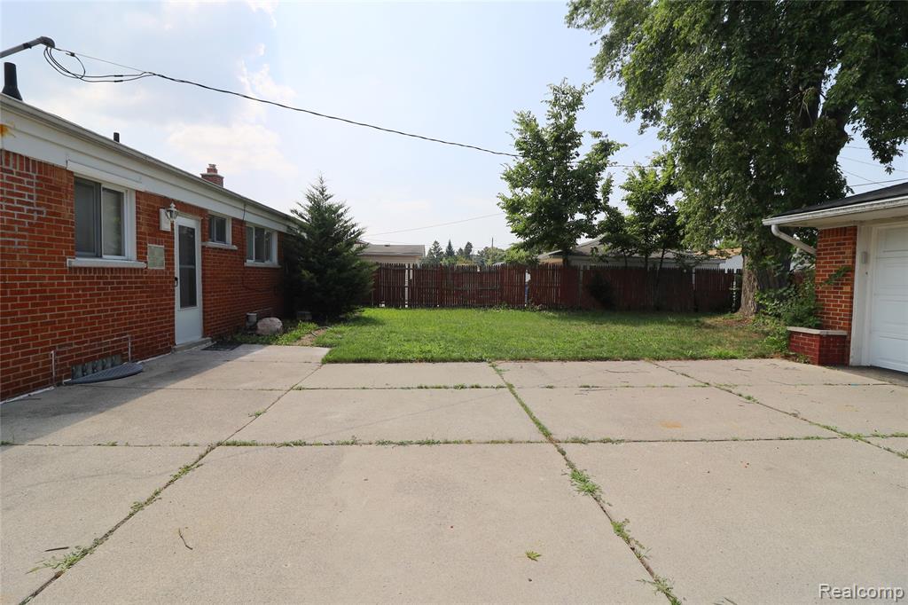 8555 Berwyn, Dearborn Heights, MI 48127 — Photo 4