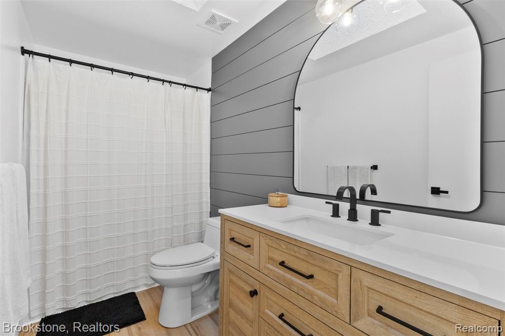 468 Woodstone Road, Waterford, MI 48327 — Photo 18