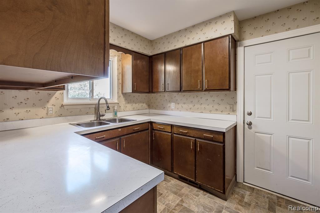 7070 Aldredge Drive, Swartz Creek, MI 48473 — Photo 8