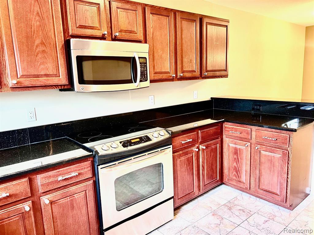 683 RIVER PARK VILLAGE Boulevard, Northville, MI 48167 — Photo 17