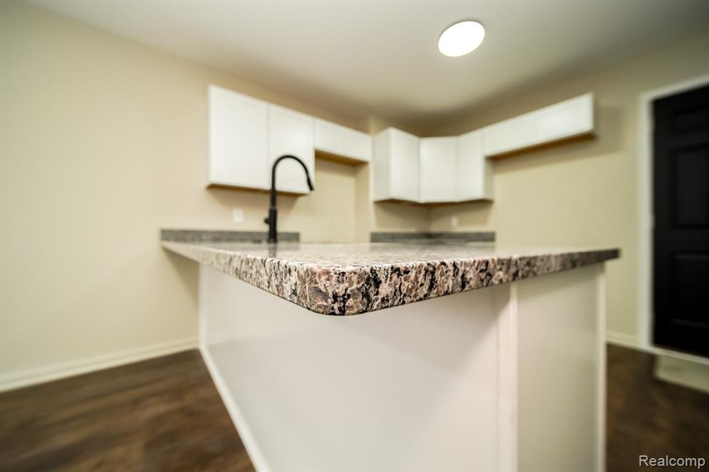 460 OAKGROVE, Clawson, MI — Photo 21