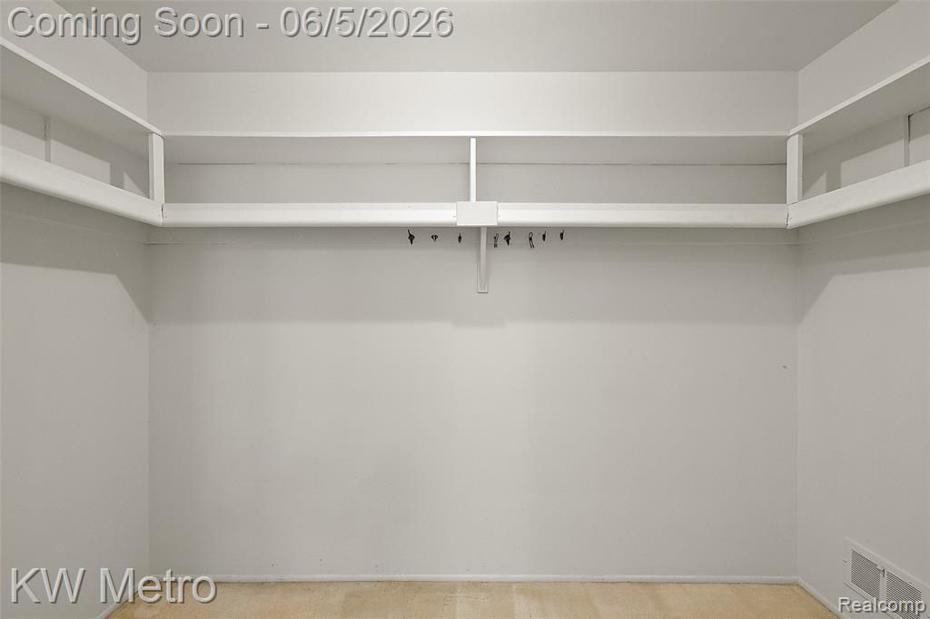 7036 Lindenmere Drive, Bloomfield Hills, MI 48301 — Photo 21