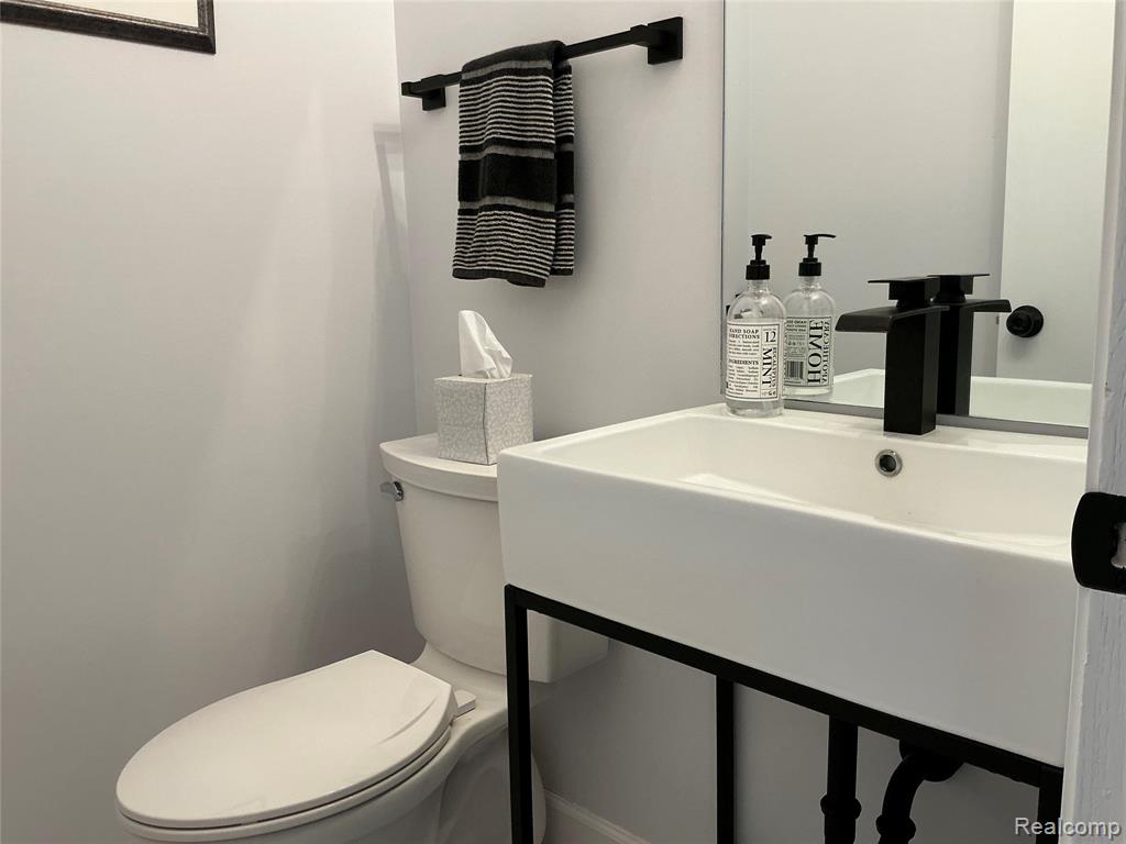 616 Perry Creek Drive, 11, Grand Blanc, MI 48439 — Photo 9