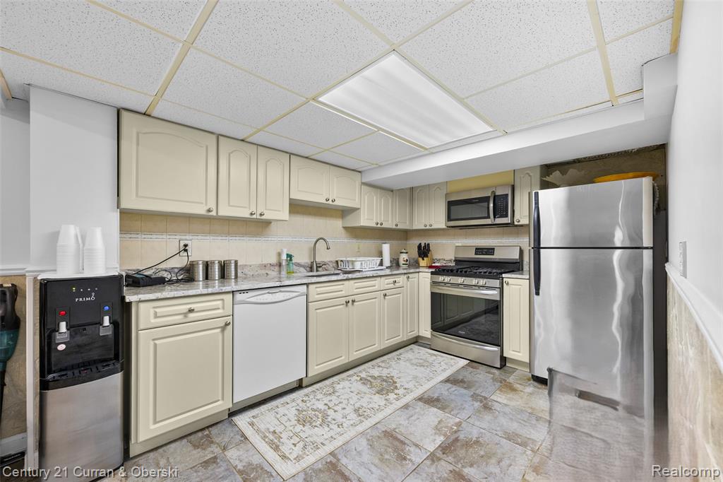 741 Berwyn Street, Dearborn Heights, MI 48127 — Photo 34