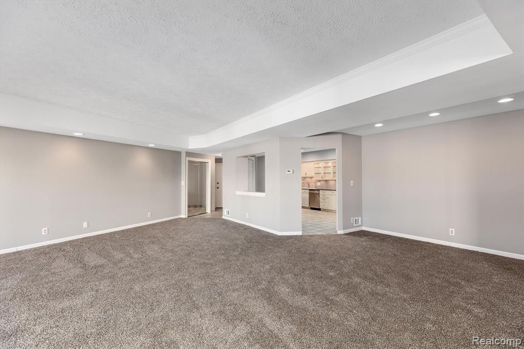 43000 12 OAKS CRESCENT Drive, 3022, Novi, MI 48377 — Photo 2