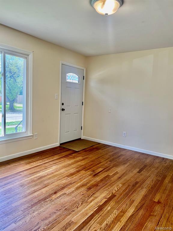 957 E MEYERS Avenue, Hazel Park, MI 48030 — Photo 3