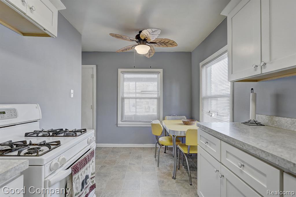 518 E Maxlow Avenue, Hazel Park, MI 48030 — Photo 9