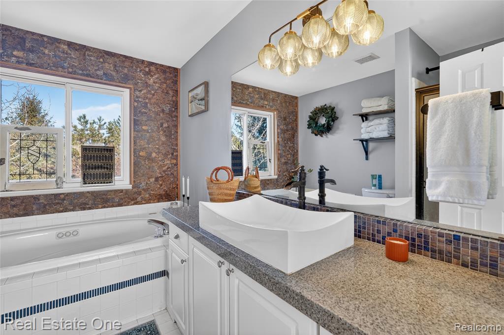 564 Dorchester Way, Milford, MI 48381 — Photo 29