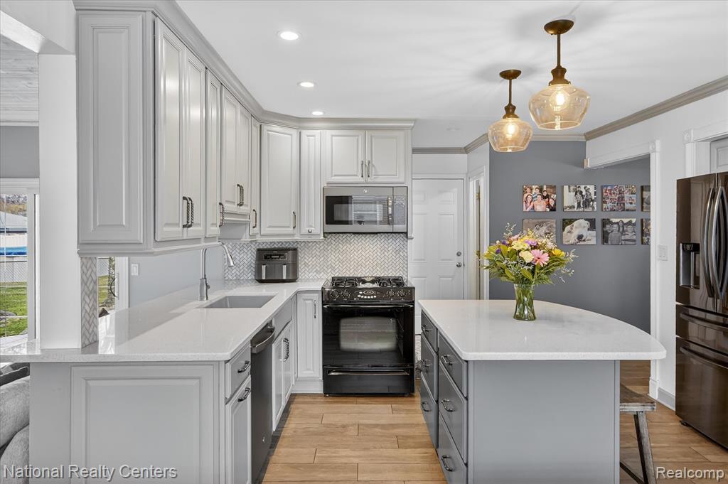 42020 Hystone Street, Canton, MI 48187 — Photo 17