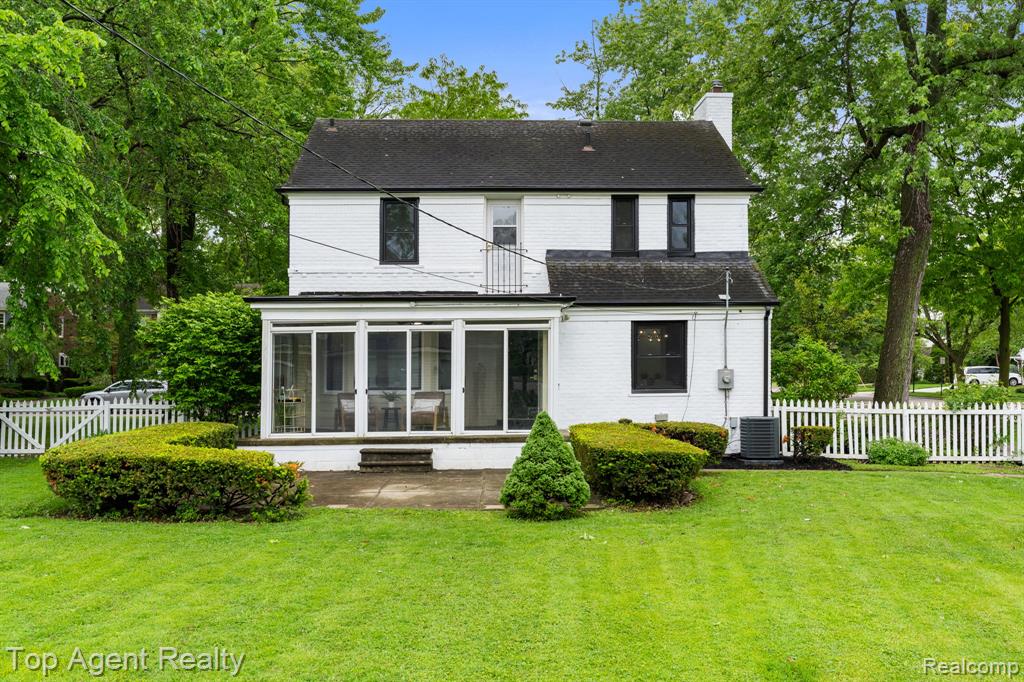1894 Broadstone Road, Grosse Pointe Woods, MI 48236 — Photo 39