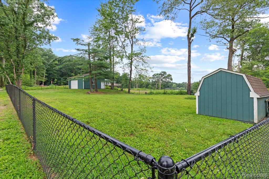 5246 Wayne Road, White Lake, MI 48383 — Photo 52