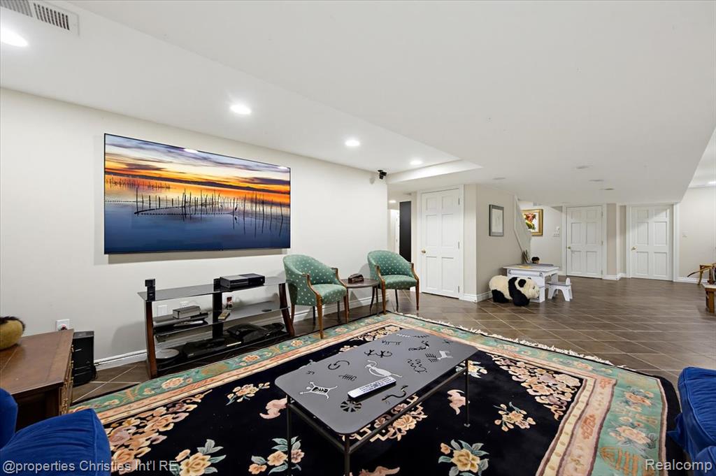 950 E Glengarry Circle, Bloomfield Hills, MI 48301 — Photo 50