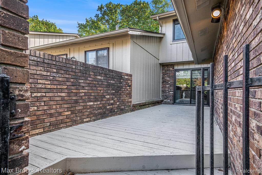 4371 Foxpointe Drive, West Bloomfield, MI 48323 — Photo 3