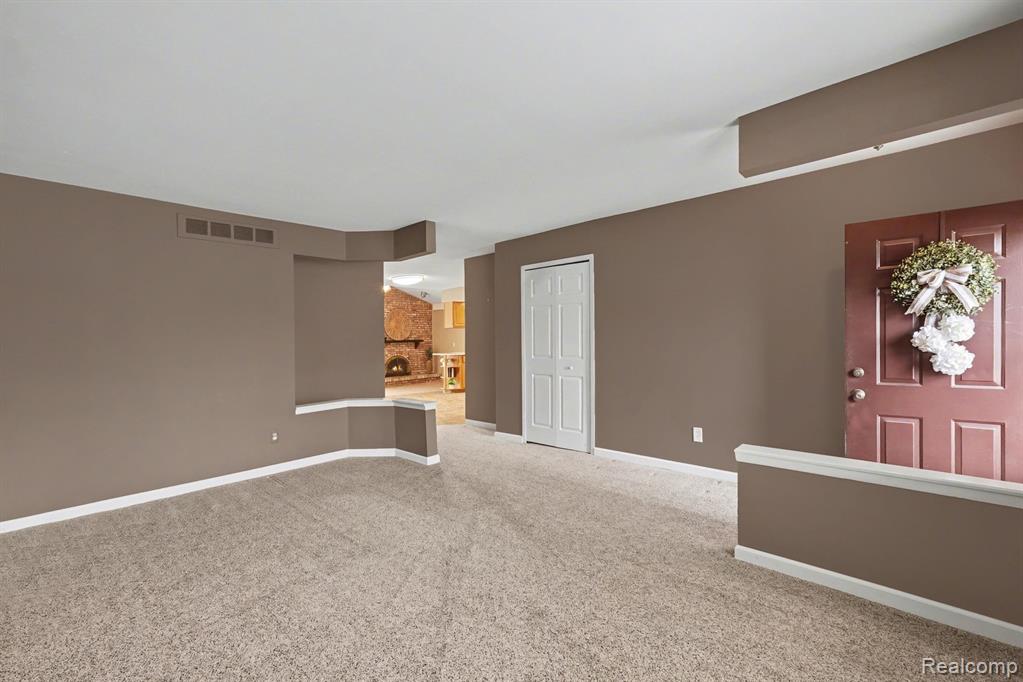 39712 Crystal Drive, Sterling Heights, MI 48310 — Photo 4