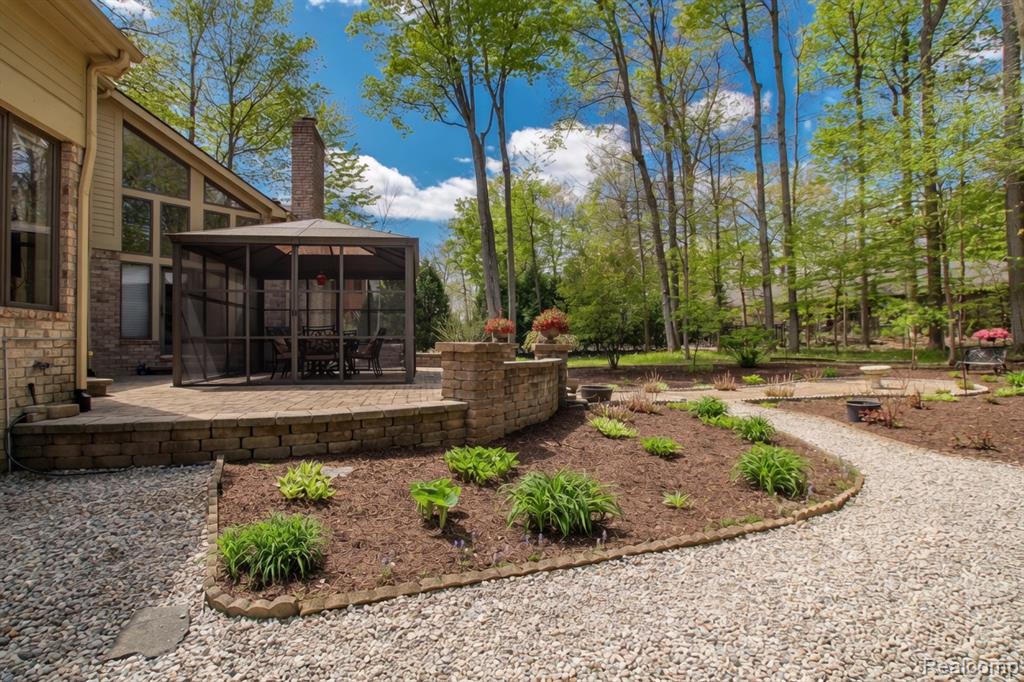 1305 Kings Pointe Road, Grand Blanc, MI 48439 — Photo 12
