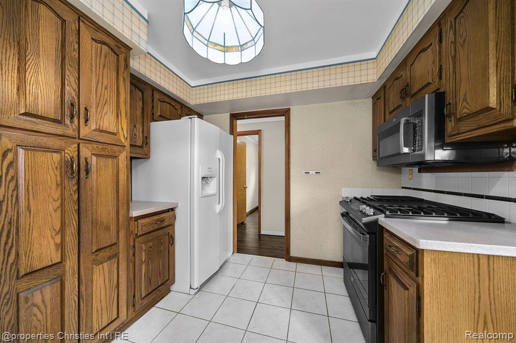 7631 ROBINSON Avenue, Allen Park, MI 48101 — Photo 19