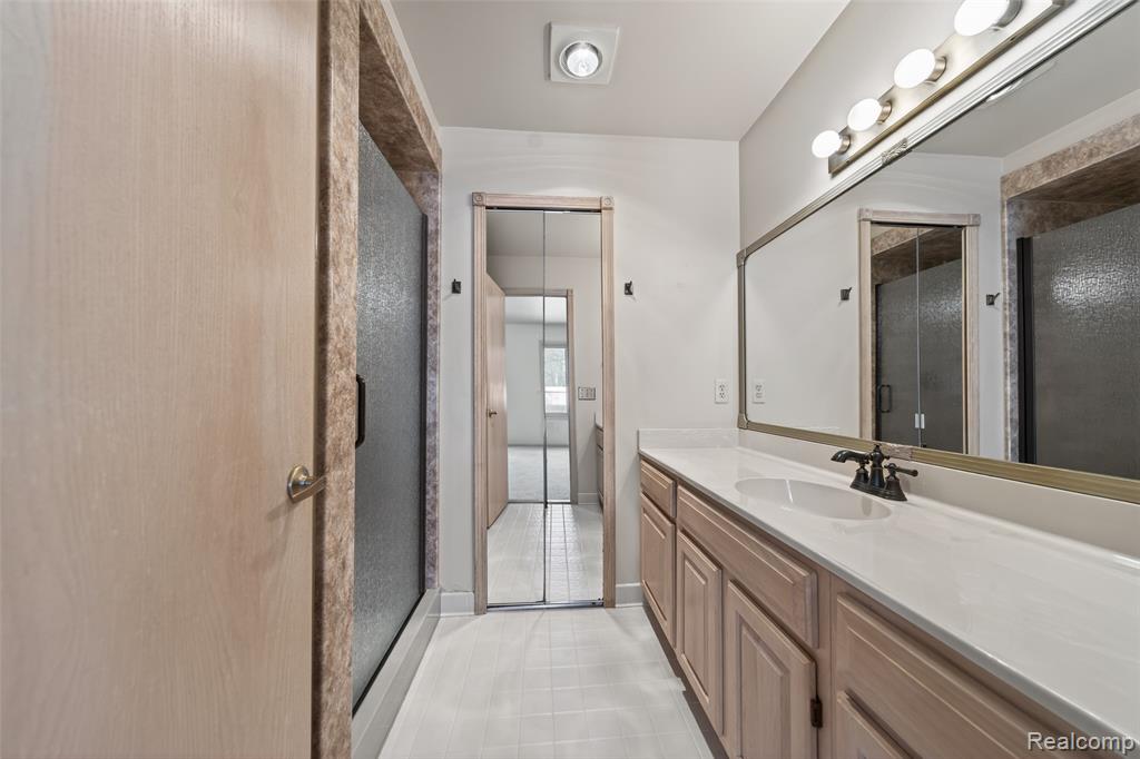 47140 Hunters Chase Drive, Macomb, MI 48042 — Photo 13