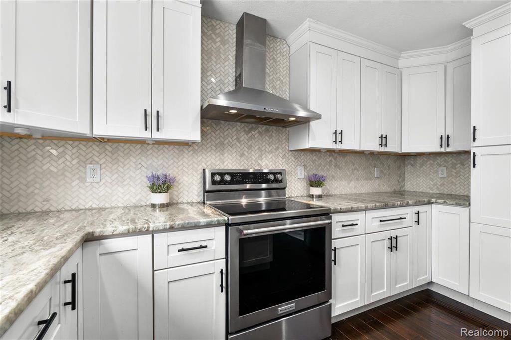 41174 WESTFIELD Circle, Canton, MI 48188 — Photo 10