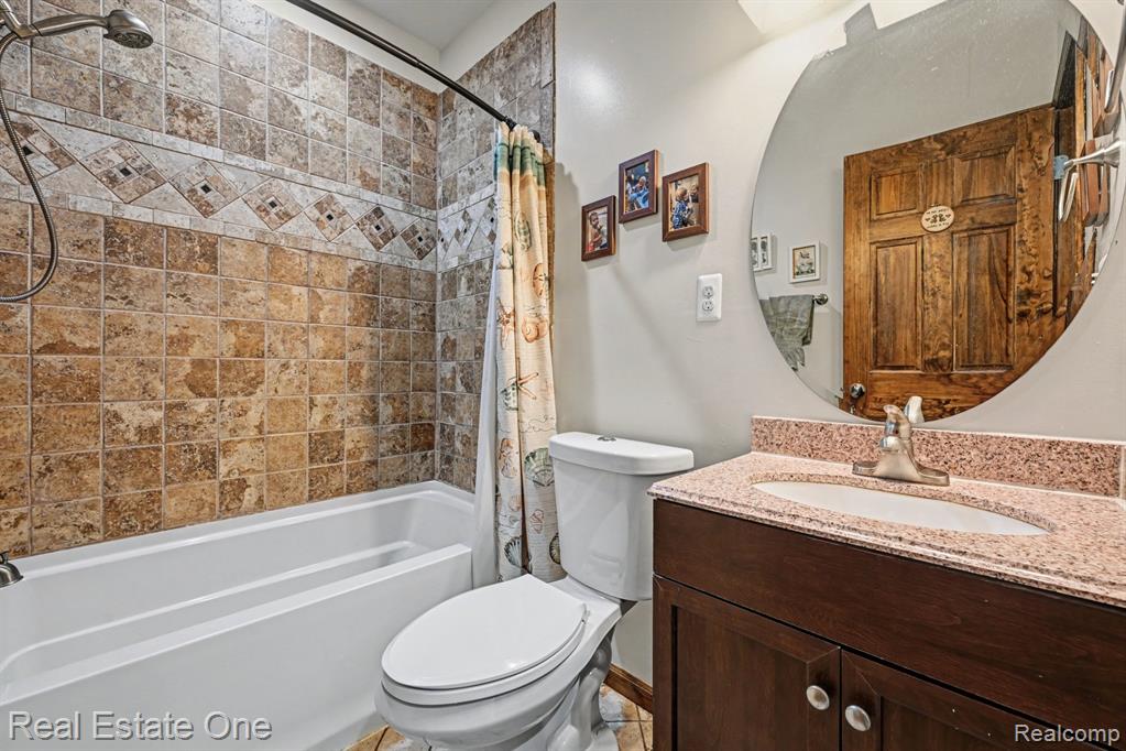 2061 Rosedale Drive, West Bloomfield, MI 48324 — Photo 9
