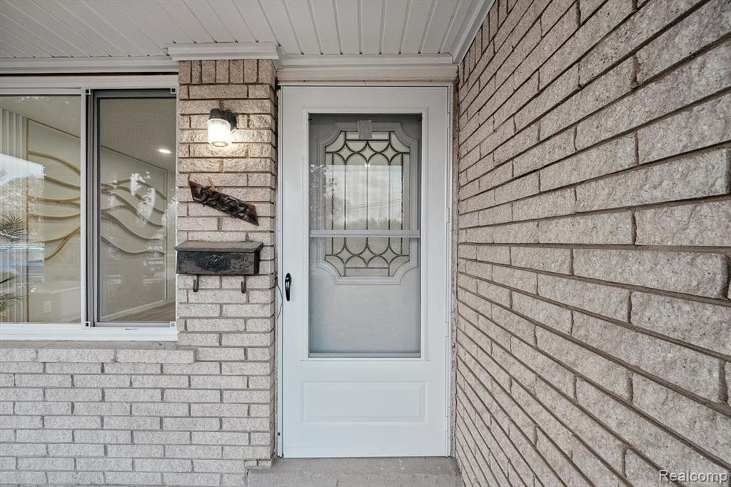 5232 Dickson Drive, Sterling Heights, MI 48310 — Photo 2