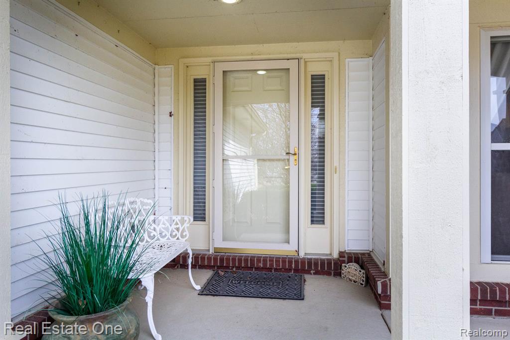 490 FRANKLIN LAKE Circle, Oxford, MI 48371 — Photo 7