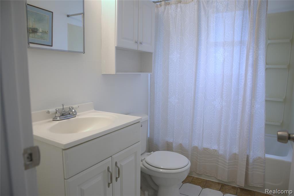 4006 Milton Drive, Flint, MI 48507 — Photo 8