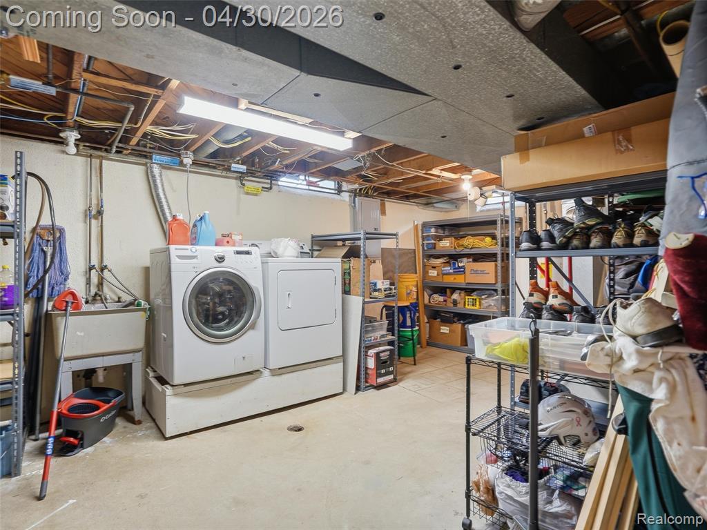 21222 Larkspur Street, Farmington, MI 48336 — Photo 32