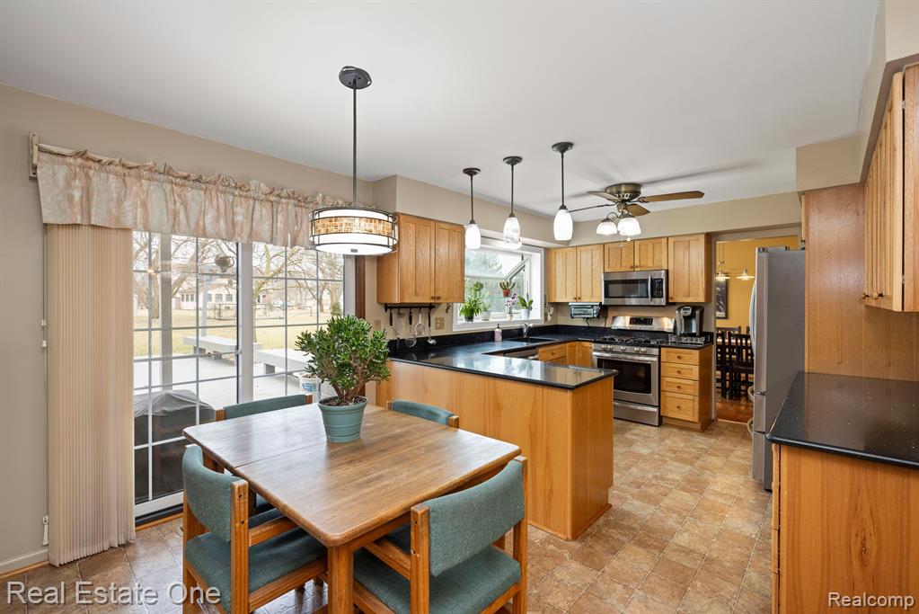 45831 SHEFFIELD Drive, Novi, MI — Photo 17