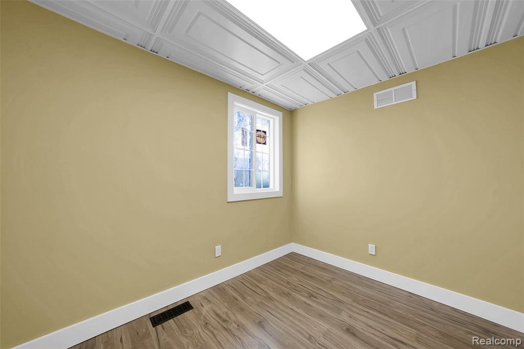 1095 W Huron Street, Waterford, MI 48328 — Photo 8