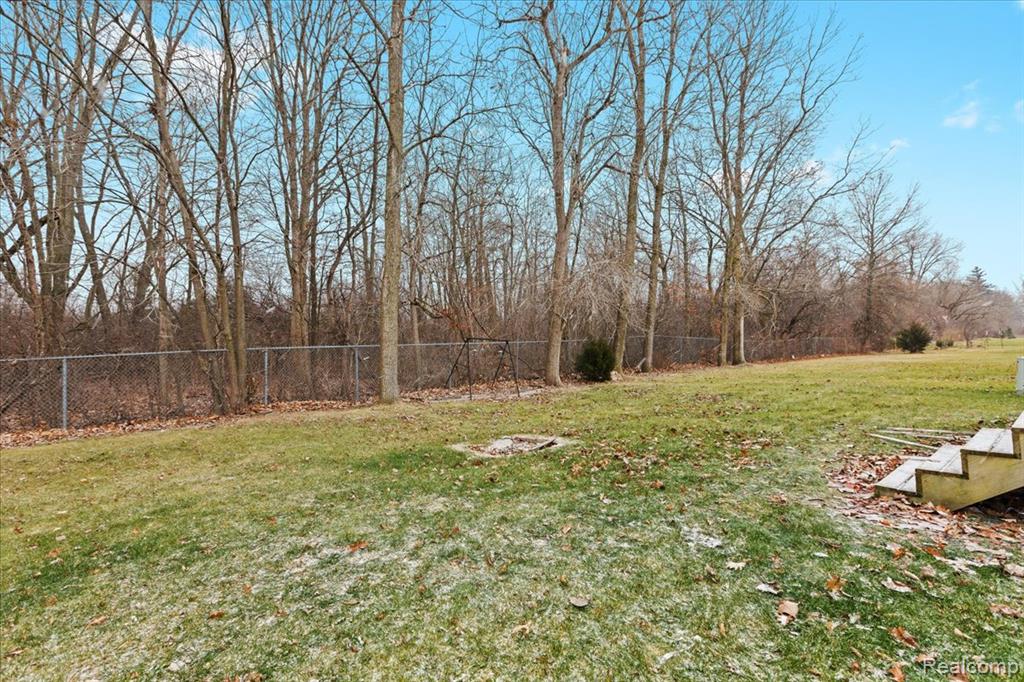 28289 Spruce st., Flat Rock, MI 48134 — Photo 30