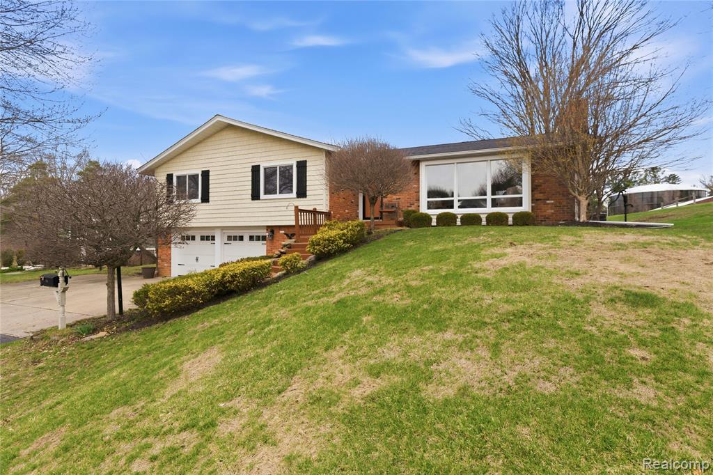 116 Whims Lane, Rochester, MI 48306 — front exterior