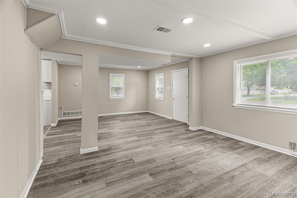 8329 Lenore Street, Dearborn Heights, MI 48127 — Photo 12