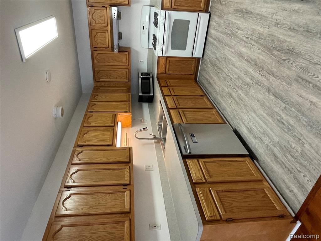 5560 Seabreeze Lane, Sterling Heights, MI 48310 — Photo 8