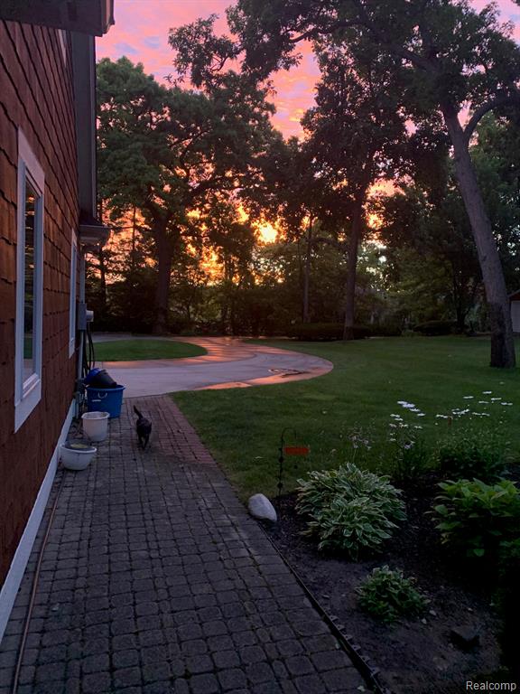3895 Dorothy -- Main House Lane, Waterford, MI — Photo 19