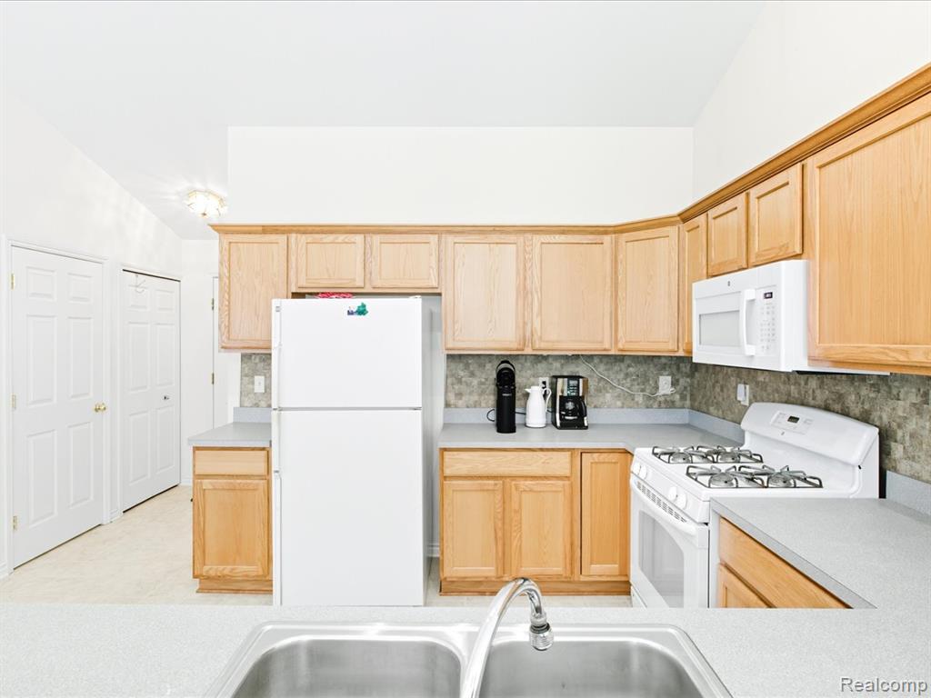 592 Snowbird Circle E, St. Clair, MI 48079 — Photo 13