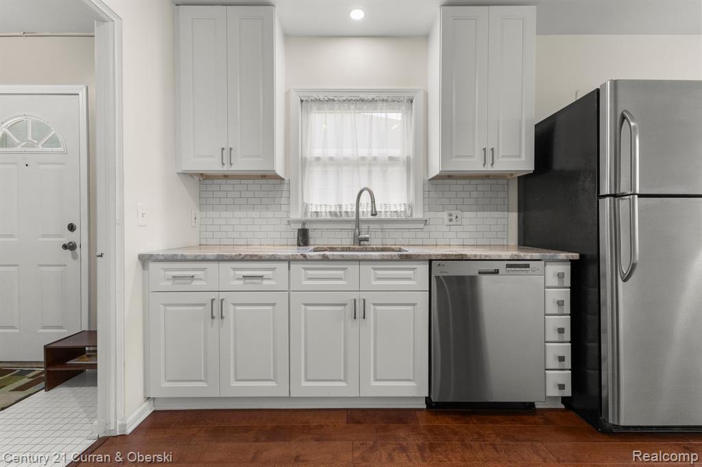 7244 FENTON Street, Dearborn Heights, MI 48127 — Photo 12