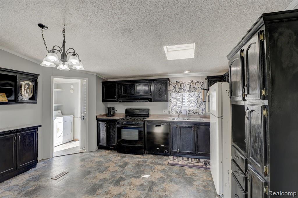 526 W MILL Street, Capac, MI 48014 — Photo 8