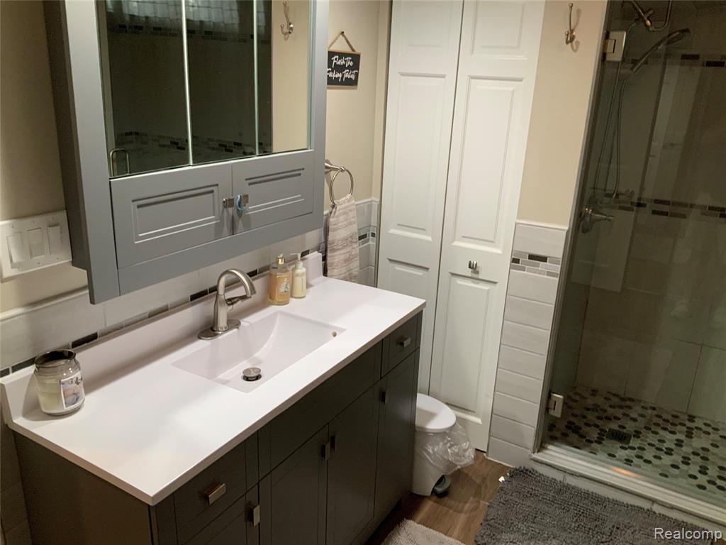 8949 Roslyn Street, Livonia, MI 48150 — Photo 31