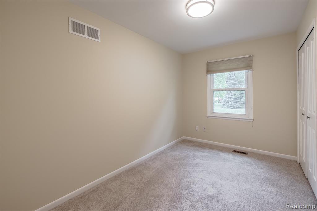 948 McClellan Street, Lake Orion, MI 48362 — Photo 18