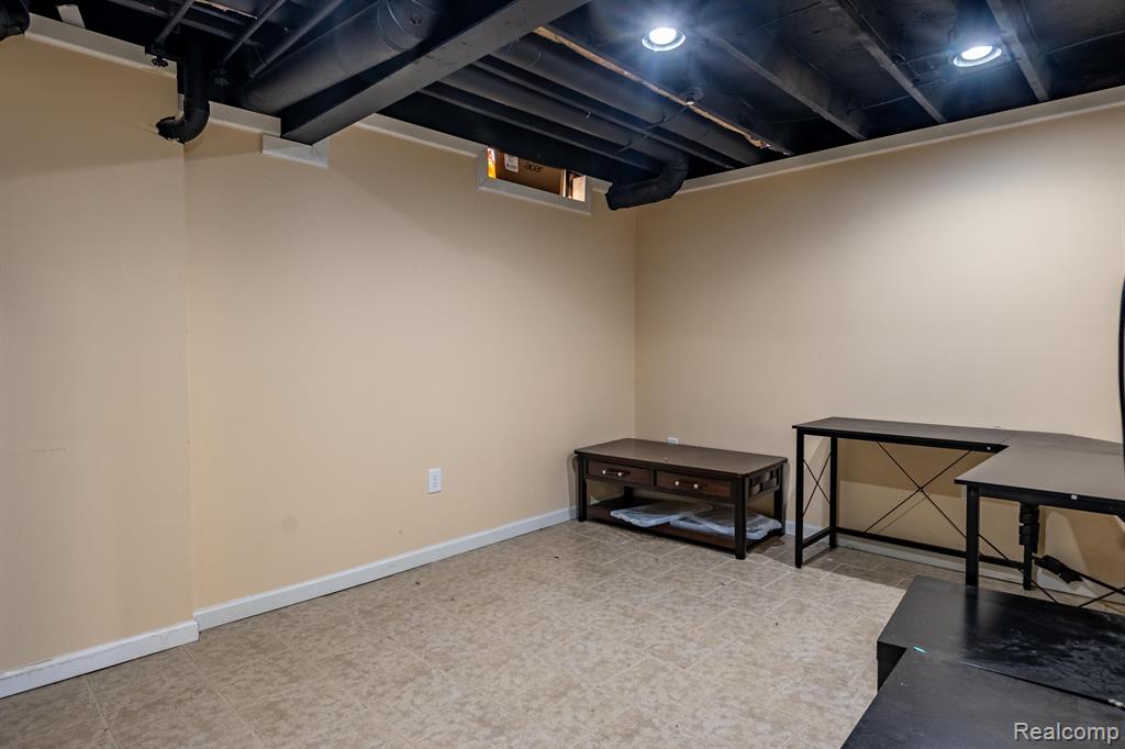 868 WOODHAVEN Drive, Commerce Twp, MI 48390 — Photo 35
