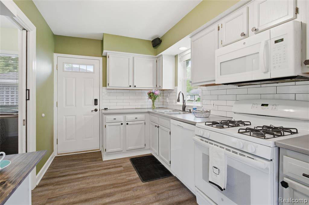 1271 E Barrett Avenue, Madison Heights, MI 48071 — Photo 9